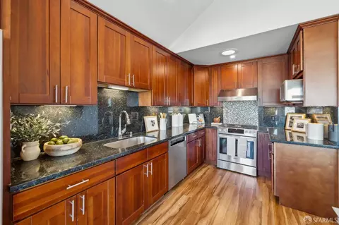 Kitchen - 1010 Ingerson Ave, San Francisco, CA 94124 photo 6 of 7