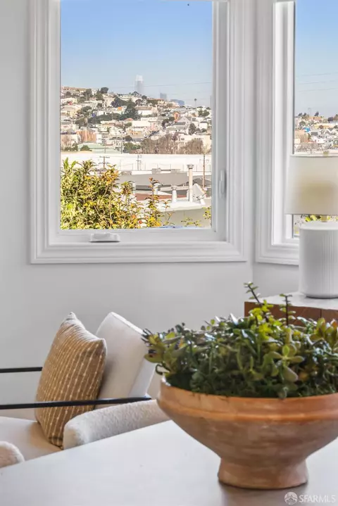 Dining - 1010 Ingerson Ave, San Francisco, CA 94124 photo 4 of 5