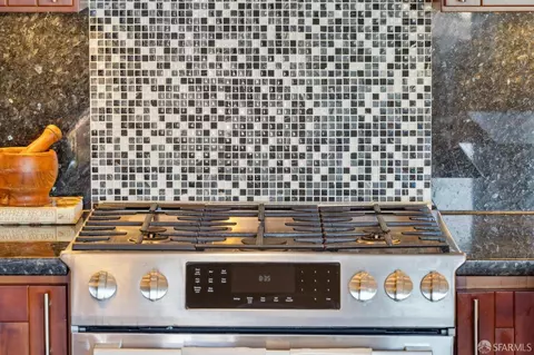 Kitchen - 1010 Ingerson Ave, San Francisco, CA 94124 photo 5 of 7