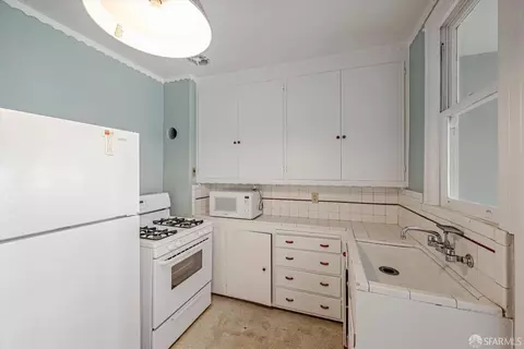 Kitchen - 522 21st Ave, San Francisco, CA 94121 photo 2 of 3