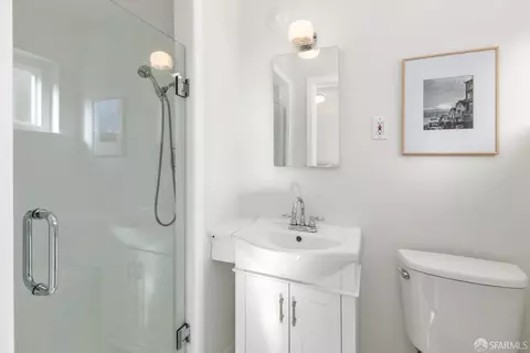 Bath - 127 Putnam St, San Francisco, CA 94110 photo 4 of 4