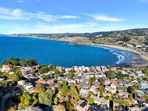 150 Olympian Way, Pacifica, CA 94044