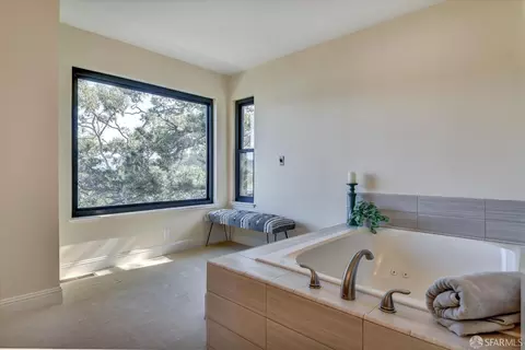 Bath - 150 Olympian Way, Pacifica, CA 94044 photo 2 of 8
