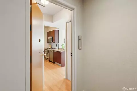 Entry Way - 425 1st St #4405, San Francisco, CA 94105 photo 1 of 3