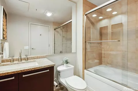 Bath - 425 1st St #4405, San Francisco, CA 94105 photo 2 of 2