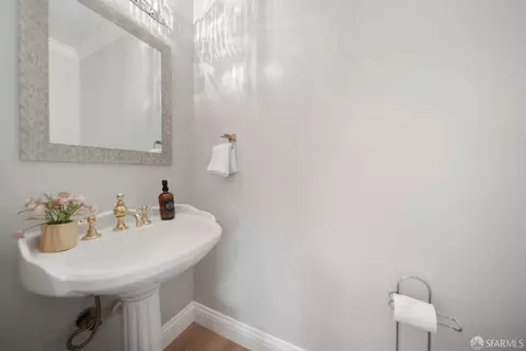 Bath - 916 Park Pacifica Ave, Pacifica, CA 94044 photo 5 of 6