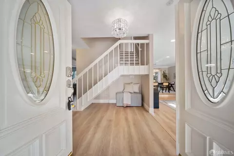 Entry Way - 916 Park Pacifica Ave, Pacifica, CA 94044 photo 3 of 5