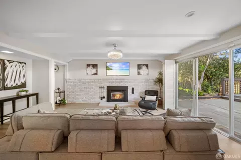 Living - 916 Park Pacifica Ave, Pacifica, CA 94044 photo 5 of 7