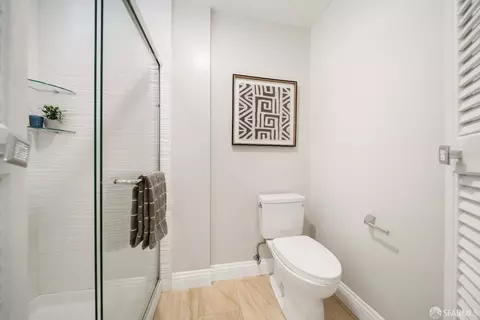 Bath - 916 Park Pacifica Ave, Pacifica, CA 94044 photo 2 of 6