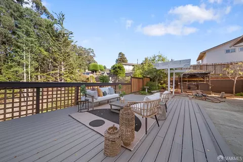 Exterior - 916 Park Pacifica Ave, Pacifica, CA 94044 photo 3 of 13