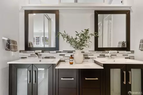 Bath - 916 Park Pacifica Ave, Pacifica, CA 94044 photo 1 of 6