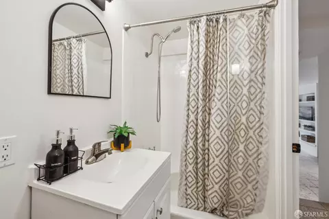 Bath - 3 Mccormick St, San Francisco, CA 94109 photo 3 of 3