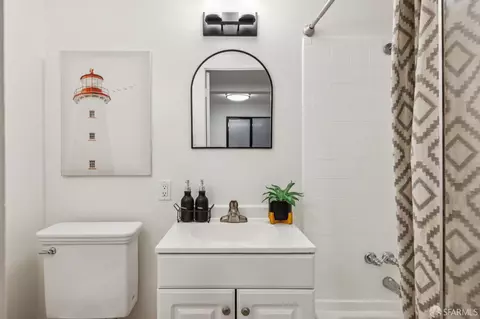 Bath - 3 Mccormick St, San Francisco, CA 94109 photo 2 of 3