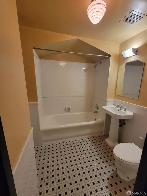 Bath - 631 Ofarrell St #907, San Francisco, CA 94109 photo 2 of 2