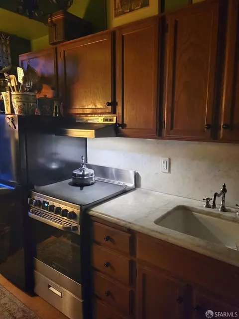 Kitchen - 631 Ofarrell St #907, San Francisco, CA 94109 photo 2 of 3