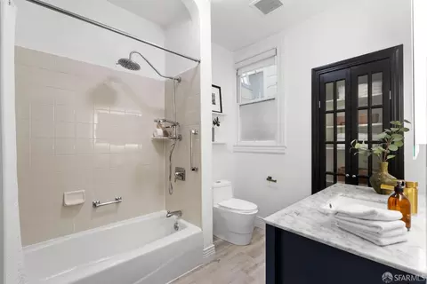 Bath - 2341 Franklin St #2, San Francisco, CA 94123 photo 2 of 2