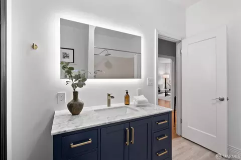 Bath - 2341 Franklin St #2, San Francisco, CA 94123 photo 1 of 2