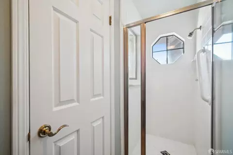 Bath - 143 Haslemere Ct, Lafayette, CA 94549 photo 3 of 4