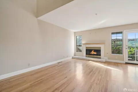 Living - 143 Haslemere Ct, Lafayette, CA 94549 photo 2 of 9
