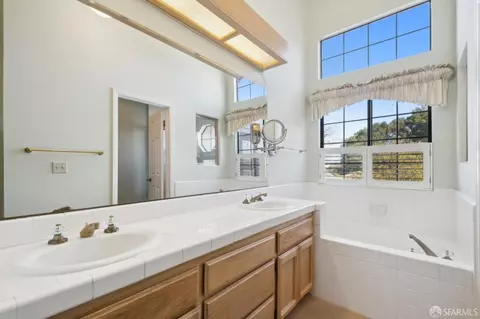Bath - 143 Haslemere Ct, Lafayette, CA 94549 photo 2 of 4