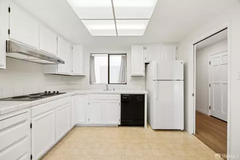Kitchen - 49 Dorado Ter, San Francisco, CA 94112 photo 5 of 6