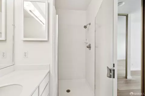 Bath - 49 Dorado Ter, San Francisco, CA 94112 photo 5 of 7