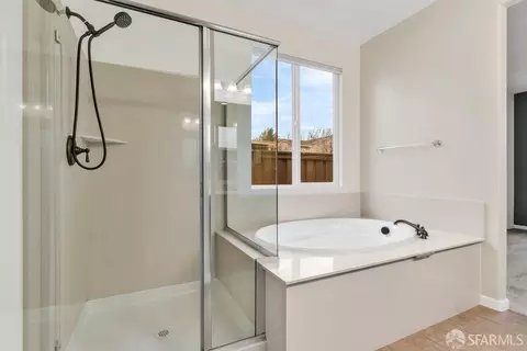 Bath - 1261 Poplar Dr, Oakley, CA 94561 photo 2 of 4