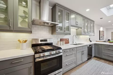 Kitchen - 1425 11th Ave, San Francisco, CA 94122 photo 5 of 12