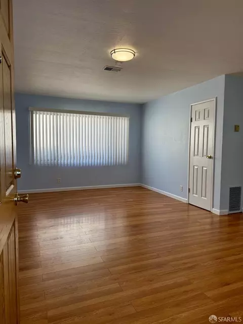 45 Spruce St, Millbrae, CA 94030 photo 3