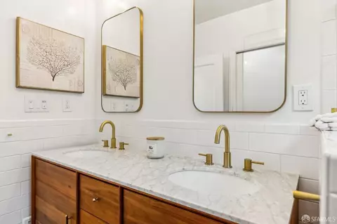 Bath - 1919 Quesada Ave, San Francisco, CA 94124 photo 5 of 7