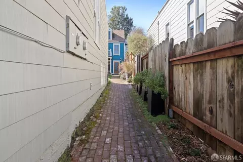 Entry Way - 852 Treat Ave, San Francisco, CA 94110 photo 3 of 3