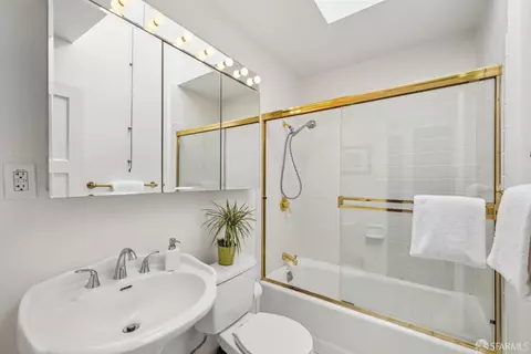 Bath - 483 Silver Ave, San Francisco, CA 94112 photo 1 of 2