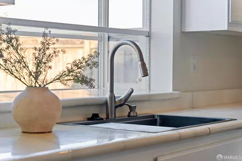 Kitchen - 169 Copper Beech Gln Gln, Hercules, CA 94547 photo 4 of 4