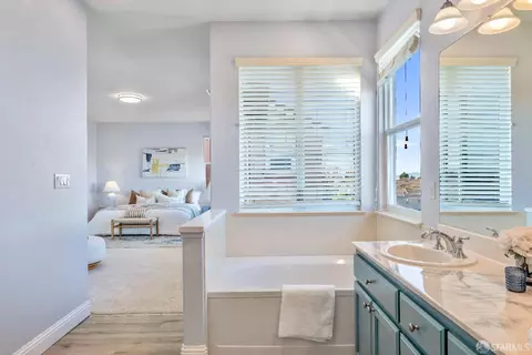 Bath - 169 Copper Beech Gln Gln, Hercules, CA 94547 photo 3 of 3