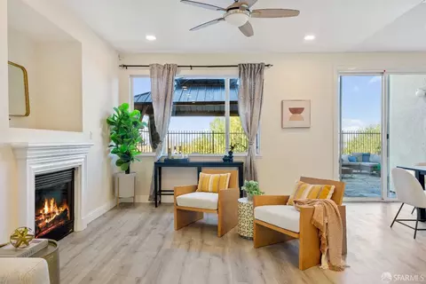 Living - 169 Copper Beech Gln Gln, Hercules, CA 94547 photo 4 of 9