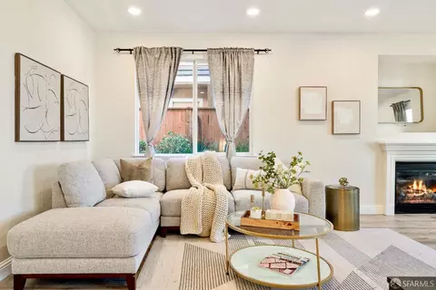 Living - 169 Copper Beech Gln Gln, Hercules, CA 94547 photo 1 of 9