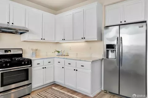 Kitchen - 169 Copper Beech Gln Gln, Hercules, CA 94547 photo 2 of 4