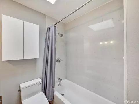 Bath - 195 7th St #404, San Francisco, CA 94103 photo 2 of 2