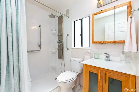 Bath - 256 Circular Ave, San Francisco, CA 94131 photo 1 of 3