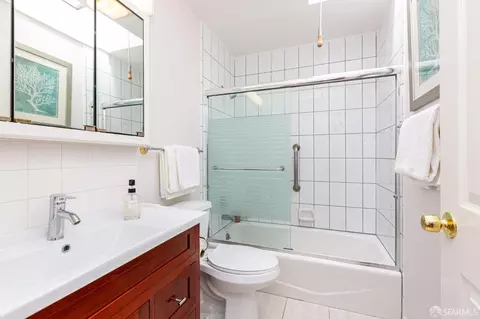 Bath - 256 Circular Ave, San Francisco, CA 94131 photo 2 of 3