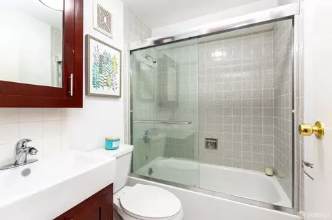 Bath - 256 Circular Ave, San Francisco, CA 94131 photo 3 of 3