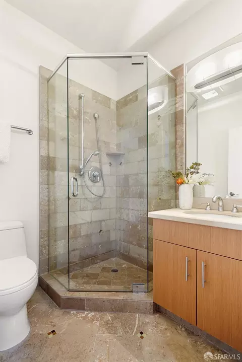 Bath - 2628 Telegraph Ave #401, Berkeley, CA 94704 photo 4 of 4