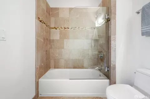 Bath - 2628 Telegraph Ave #401, Berkeley, CA 94704 photo 2 of 4