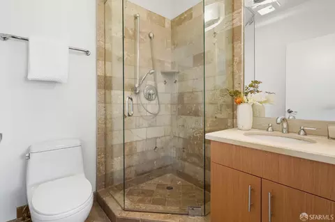 Bath - 2628 Telegraph Ave #401, Berkeley, CA 94704 photo 3 of 4