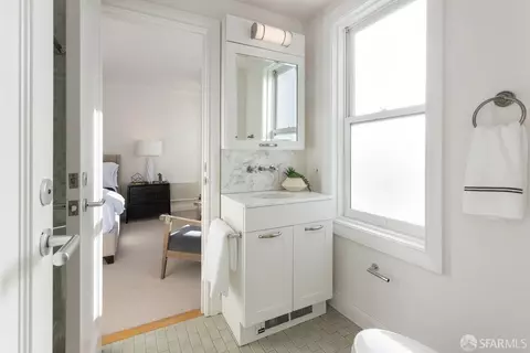 Bath - 2222 Hyde St #2, San Francisco, CA 94109 photo 3 of 3
