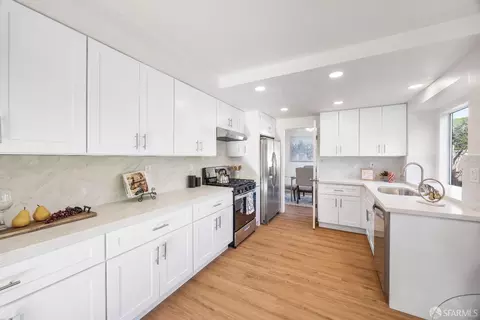 Kitchen - 127 Halsey Ct, Hercules, CA 94547 photo 1 of 3