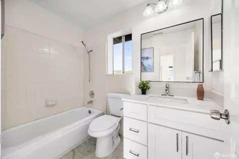 Bath - 127 Halsey Ct, Hercules, CA 94547 photo 2 of 3