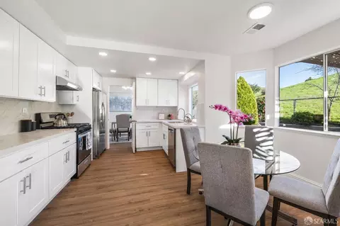 Kitchen - 127 Halsey Ct, Hercules, CA 94547 photo 3 of 3