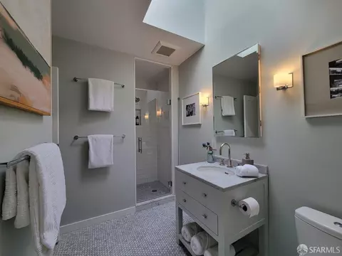 Bath - 33 Arnold Ave, San Francisco, CA 94110 photo 2 of 2