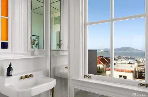 Bath - 273 Chestnut St, San Francisco, CA 94133 photo 2 of 3